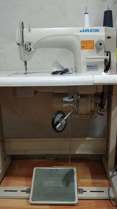 Продам Швейная машина срочно