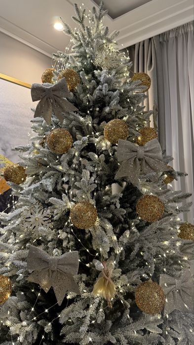 Продам исскусвенную елку 2,5 метра