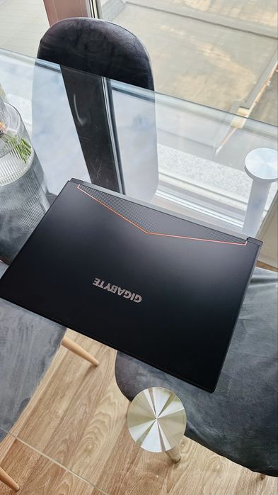 Gigabyte Aero 15 – i7 / 16GB RAM / SSD 480GB / GTX 1060 6GB