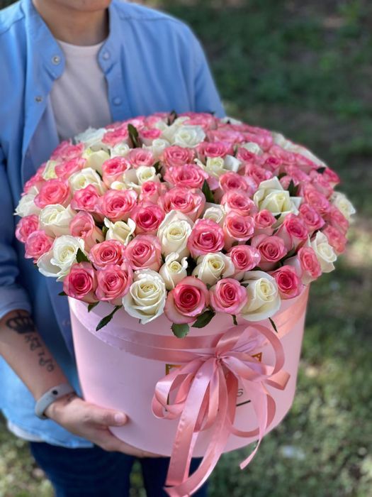 Розы в шляпной коробке