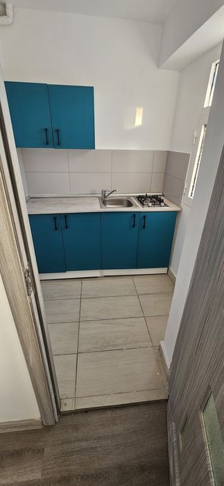 Vand garsoniera  cu balcon