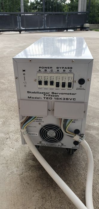 stabilizator  de tensiune trifazic
