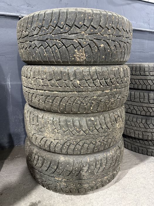 Продам зимние шины комплект почти новый