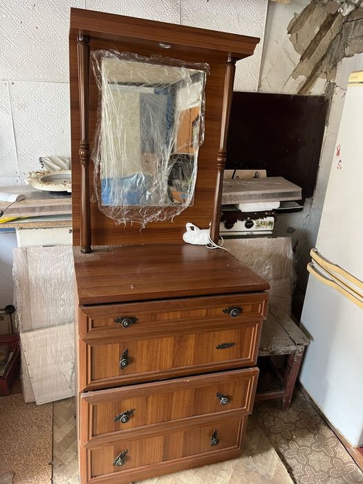 Комод с зеркалом