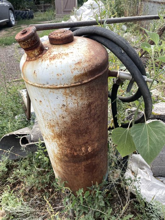 Продается пескоструй,робот(стапель для двигателя),трамбовка без мотора