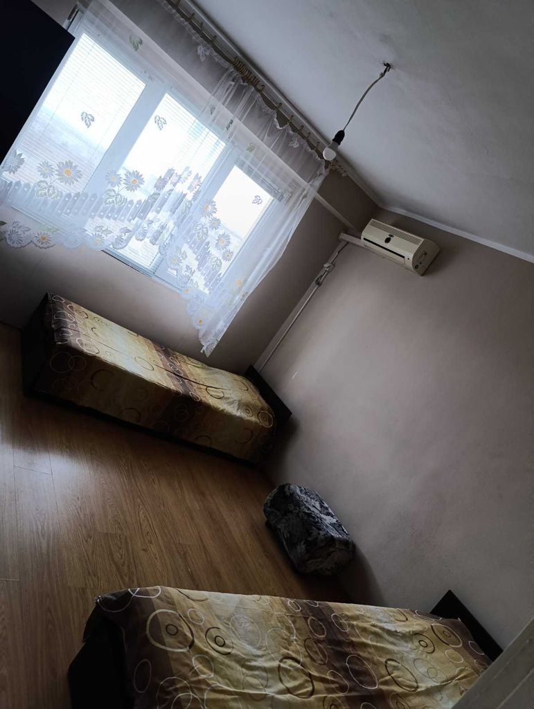 Дава се под наем Тристаен апартамент в Бургас, Изгрев - 85 кв.м за 255 € - Снимка #1