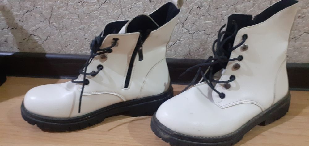 Продаю  женские  сапоги