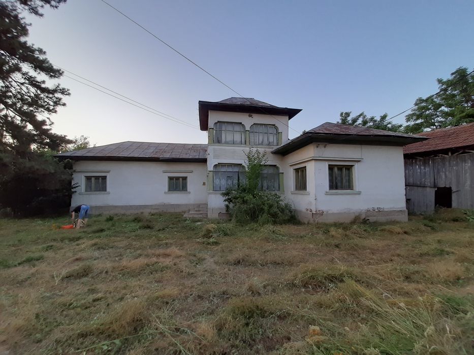 Casa sat Falfani 35 km de Pitesti