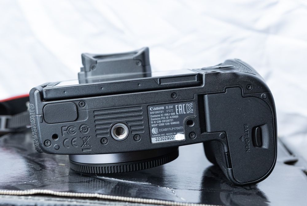 Canon EOS R - Full Box