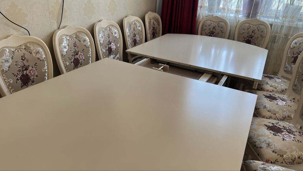 продается стол со стульями