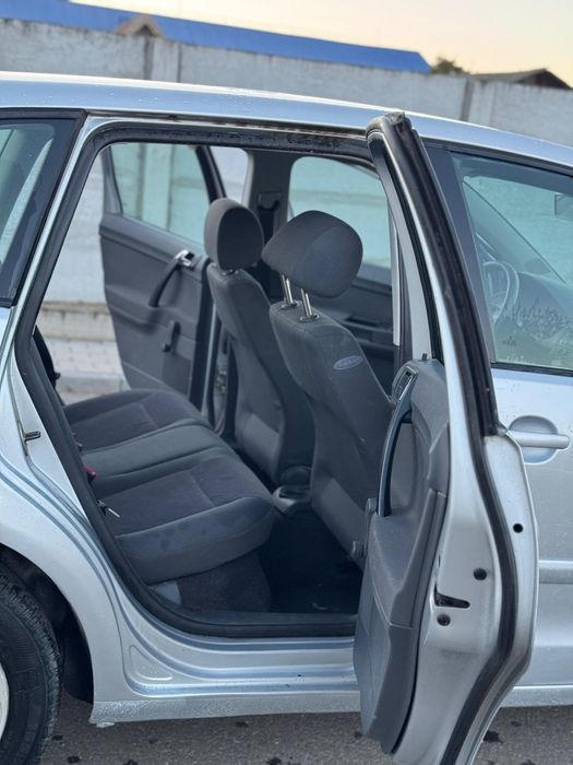 Vând vw polo An 2005