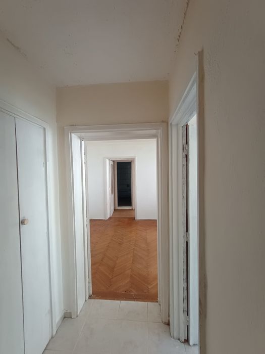 Vând apartament doua camere semidecomandat in Sinaia