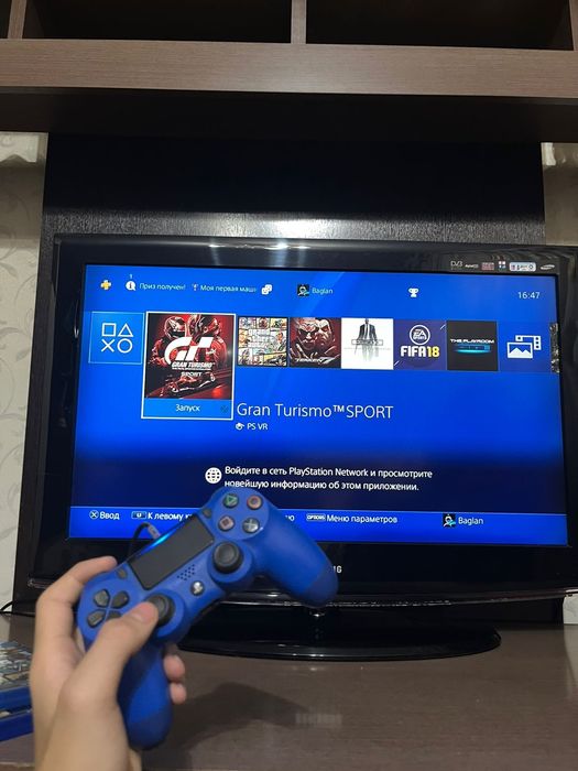 Продам Play Station 4 в отличном состоянии