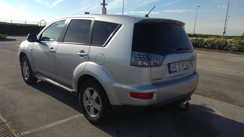 Vând Mitsubishi Outlander 4x4