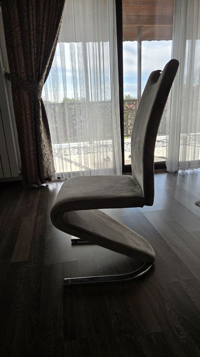 Плюшен трапезен стол!