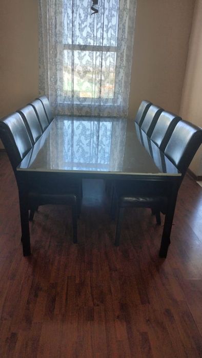 Стол со стульями