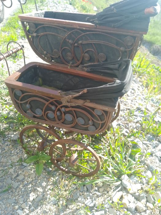 Антикварни колички за кукли