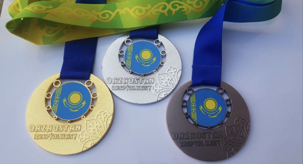 Продам Медали в комплекте и штучно