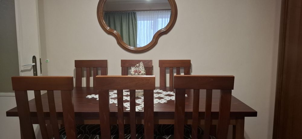 Masa plus scaune din lemn masiv