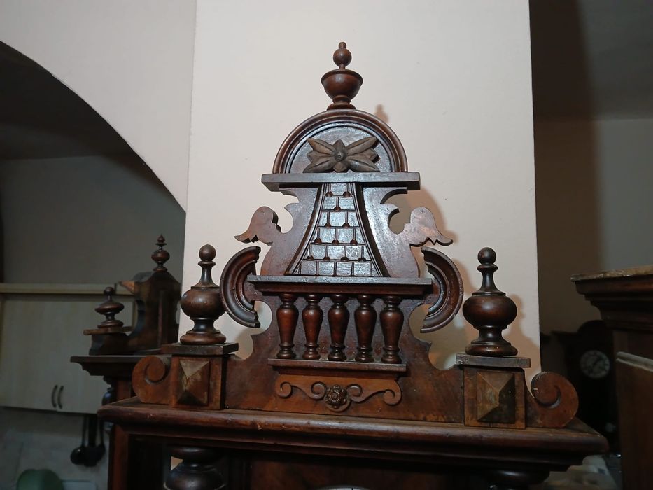 Pendula de perete cu secundar cu o greutate