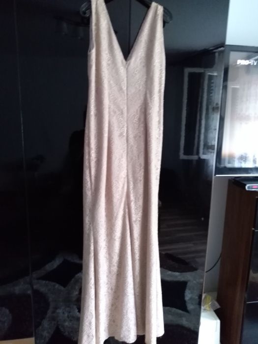 Rochie crem de dantelă