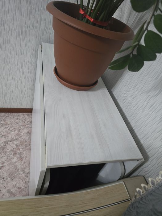 Стол трансформер и  стулья