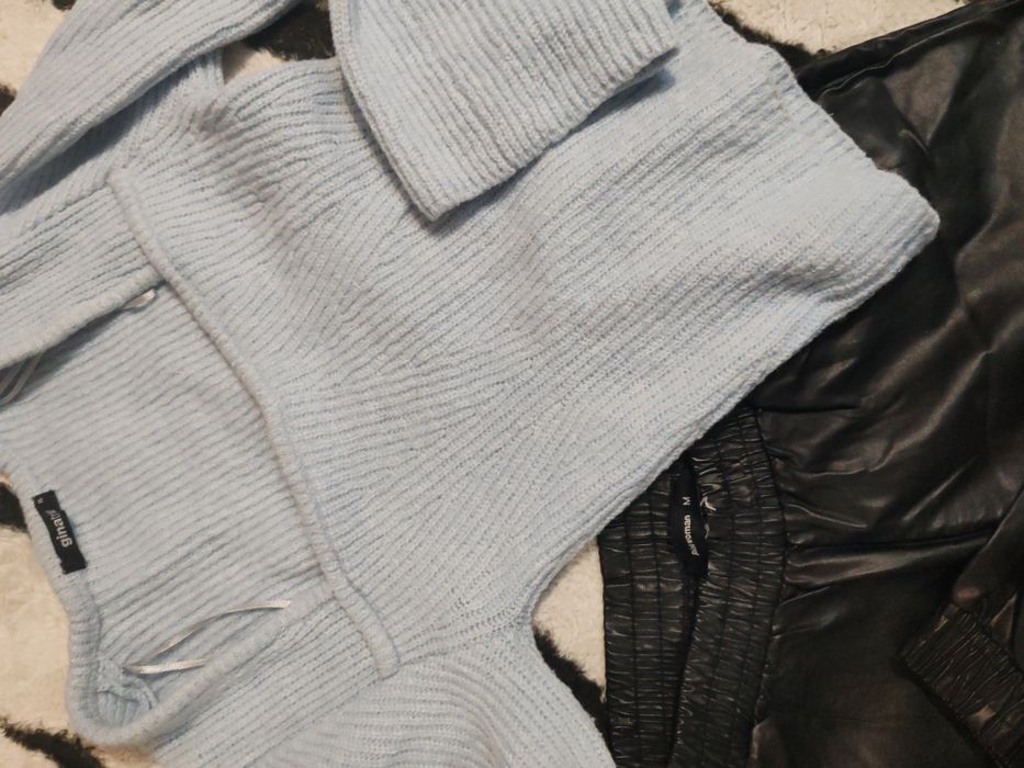 Дамски Кожен панталон с ластик размер M,син пуловер размер xs