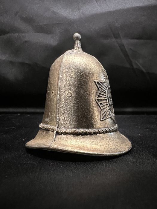 Clopotel in forma de casca politist