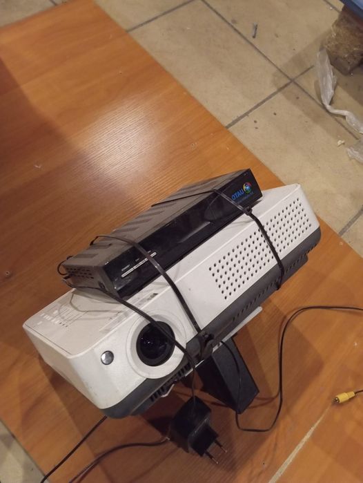 Проектор с Экраном