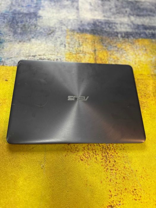 laptop Asus ux305, metalic, intel m3 6y30 quadcore, 4 gb ddr4