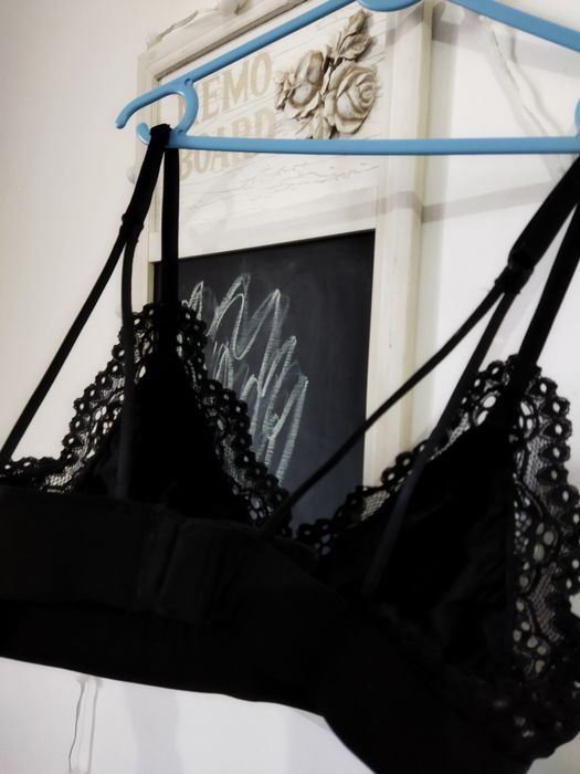Bustiera sutien din dantela neagra mărimea S reglabil