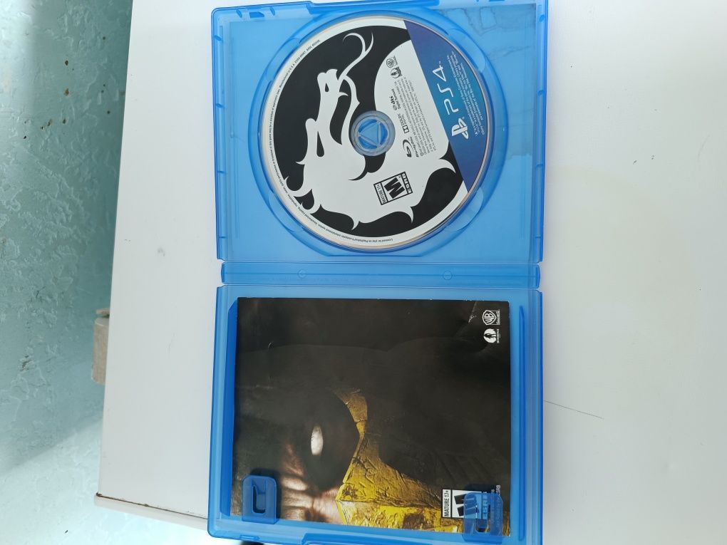 Продам диск с игрой  мортал комбат 10