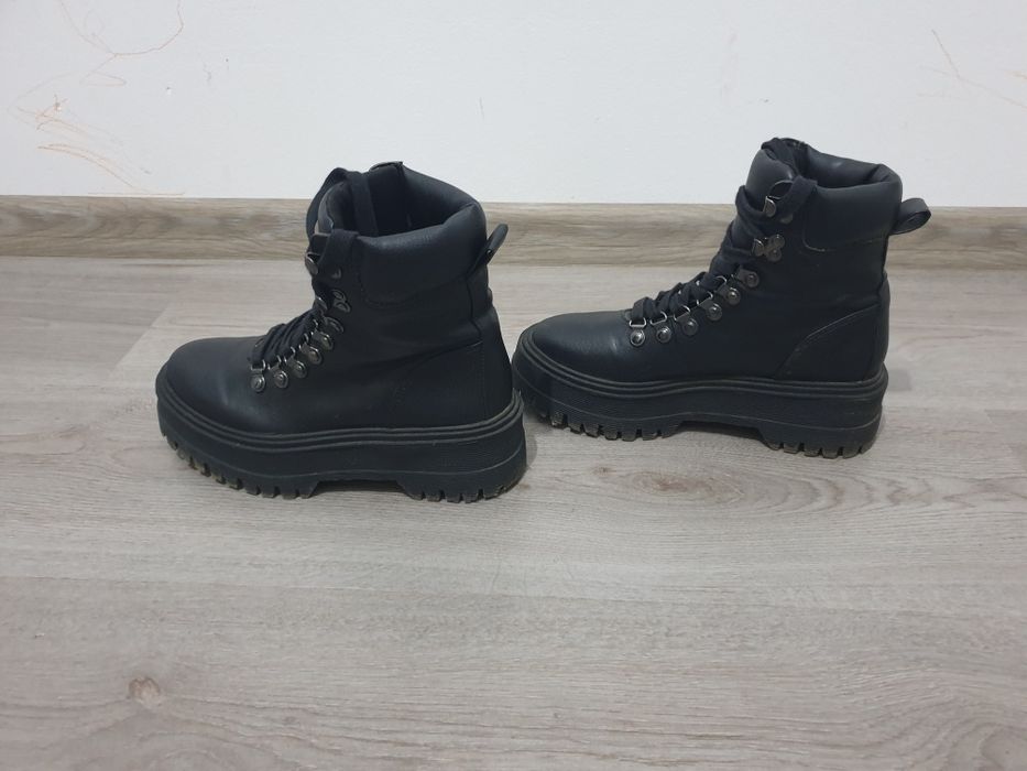 Bocanci Bershka 35