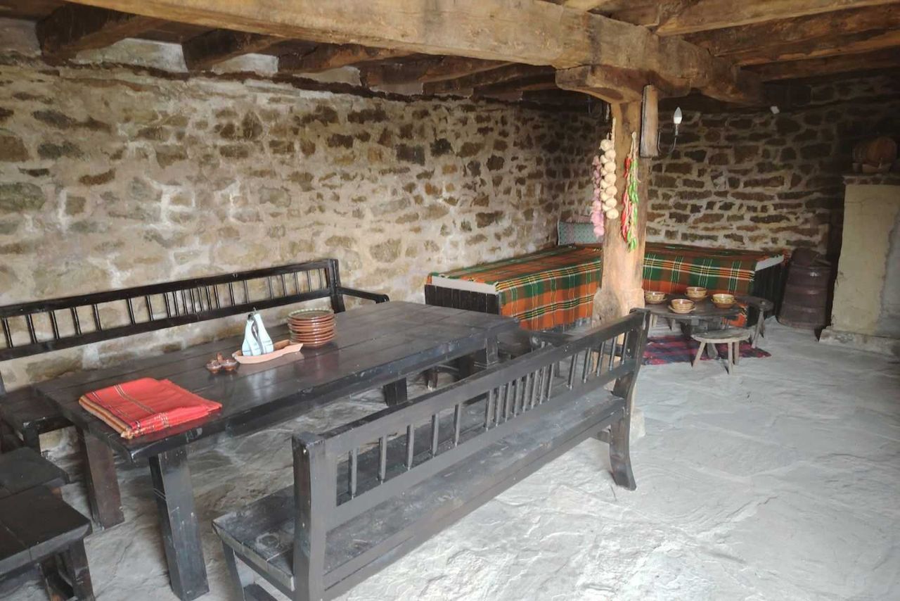 Продава се Къща в с. Брестово, Област Ловеч - 344 кв.м за 400 €/кв.м - Снимка #11