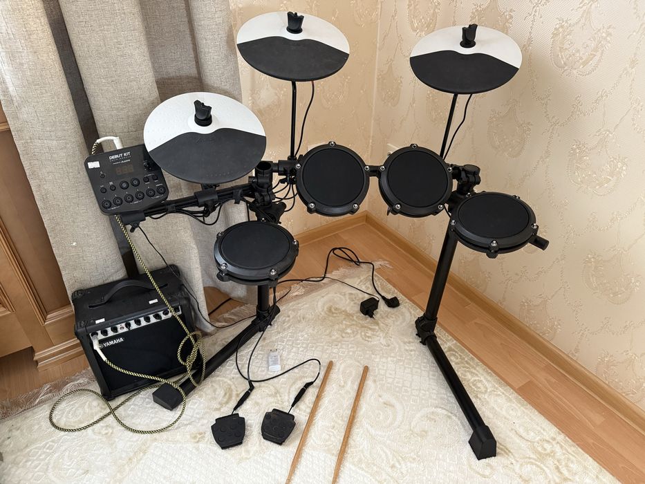 Барабанная установка в комплекте.