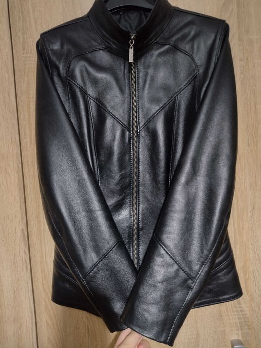 Vând jachetă piele nouă damă