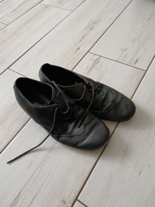 Vand pantofi dans sportiv