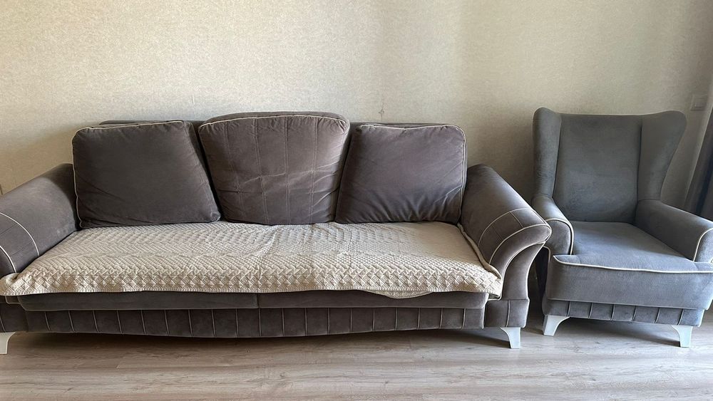 Продам Диван с креслом