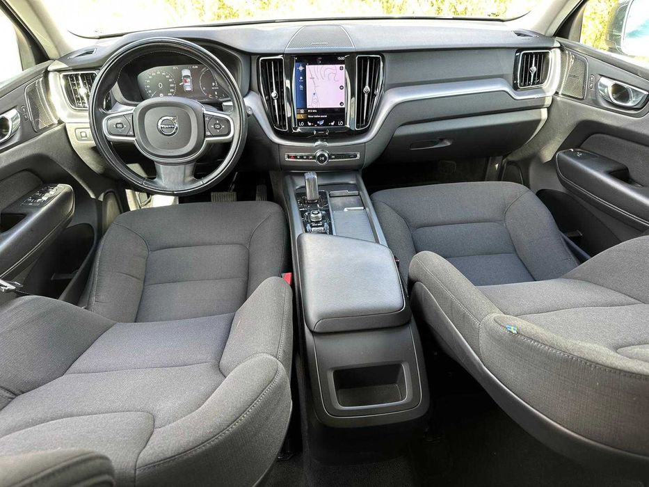 Volvo XC60  B4 AWD Momentum  Pro 12 Luni Grantie  TVA Deductibil