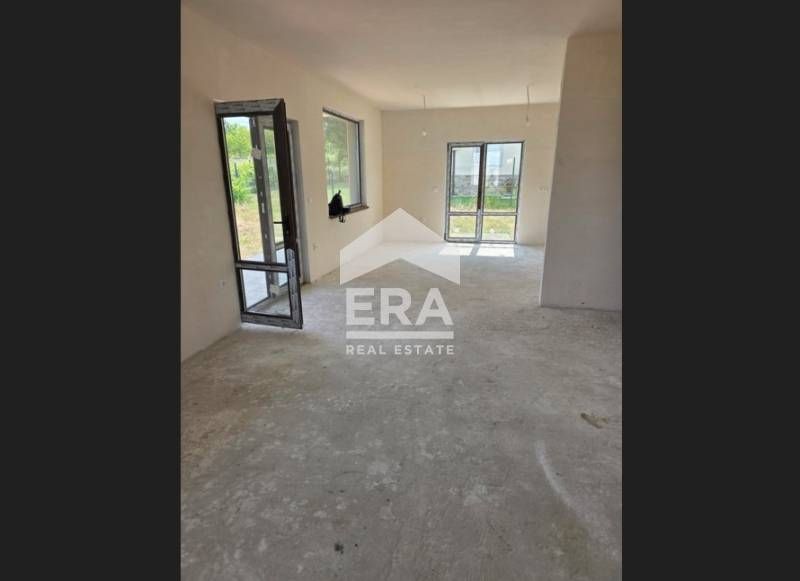 Две триетажни къщи по БДС в село Равна гора област Варна