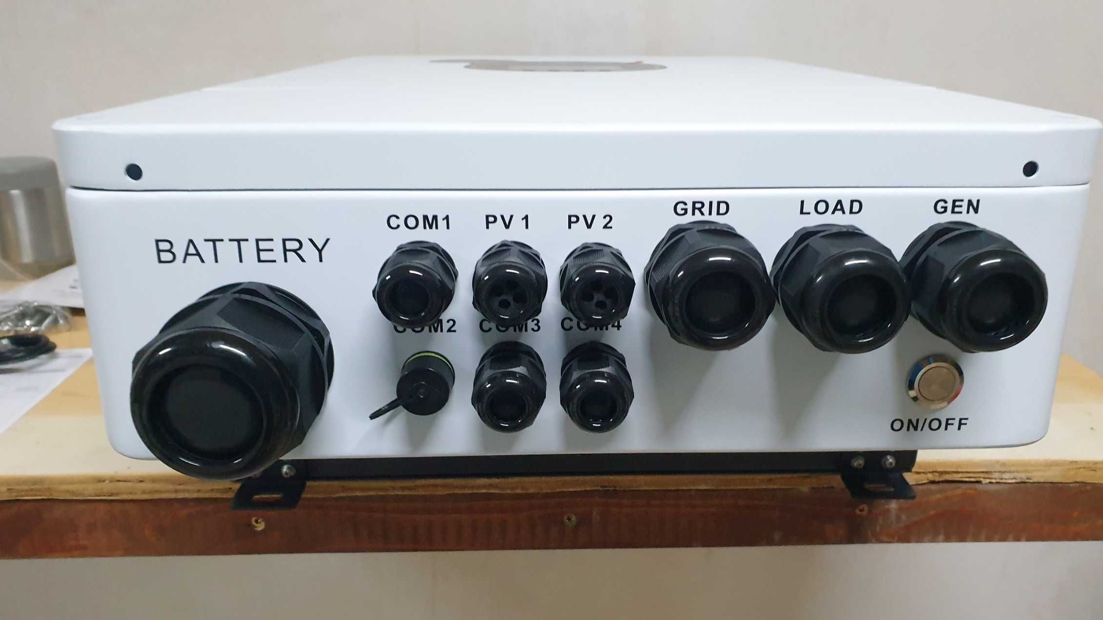 Хибриден соларен инвертор 12 000 W IP65 мостра