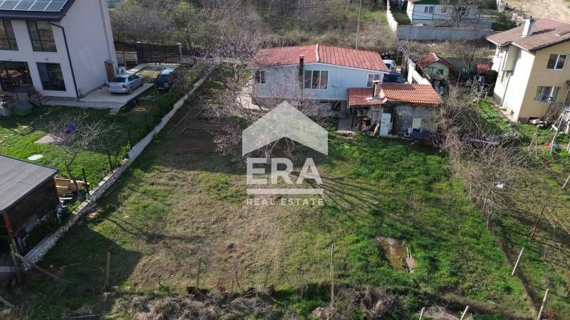 Едноетажна, обзаведена, сглобяема къща за продажба, с двор, в горната