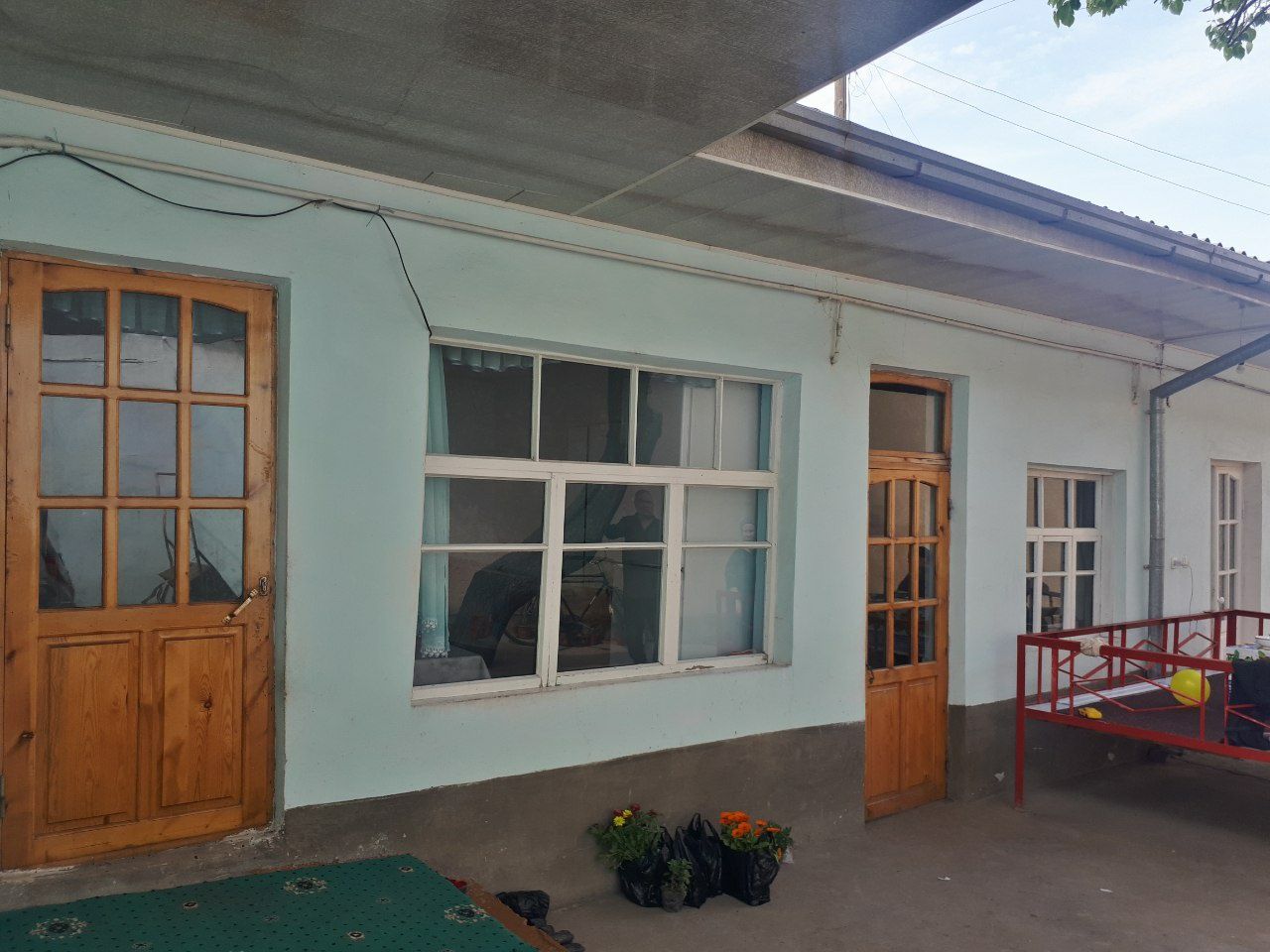 Уй сотилади 6 хонали майдони 3.3 сотих
