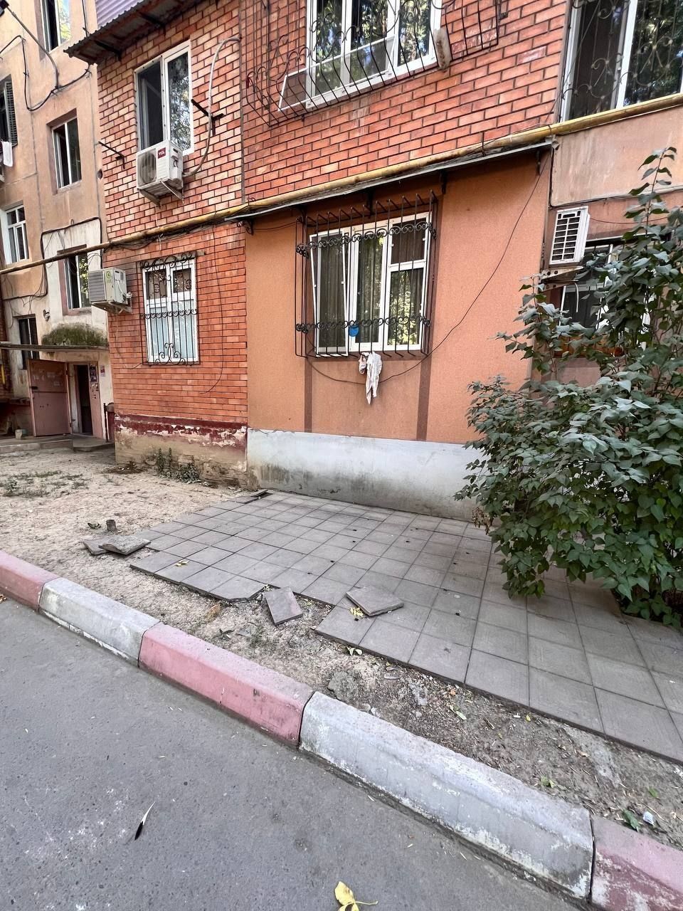 Продаётся 2х комнатная  под магазин /офис— Чиланзар 8 квартал