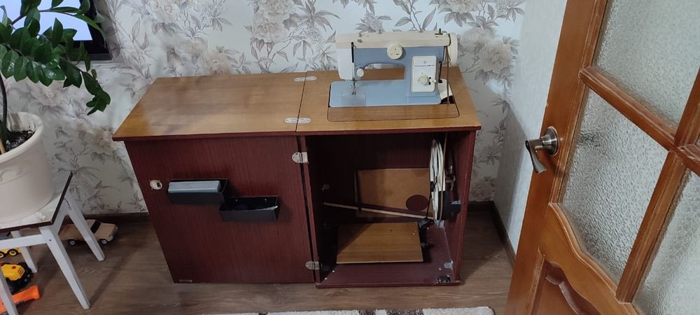 Швейная машинка Чайка 132