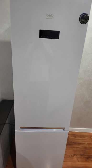 Холодильник фирмы Beko 310E20VW
