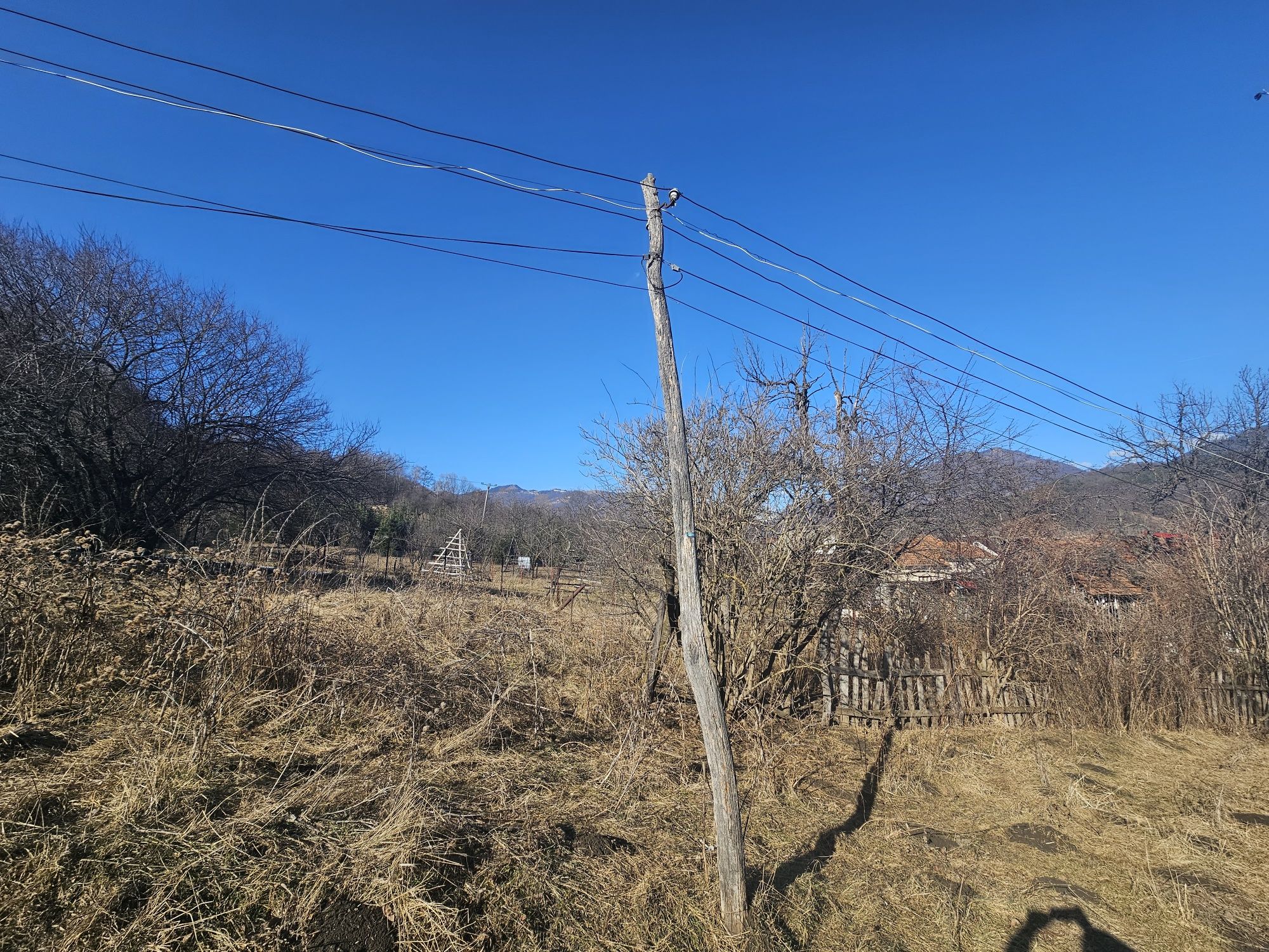 Casă de vânzare la strada principală în Căpățâneni - Curtea de Argeș/