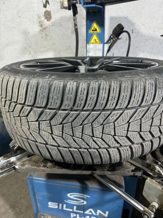 Продам шины 235/45/18  Фирма Hankook