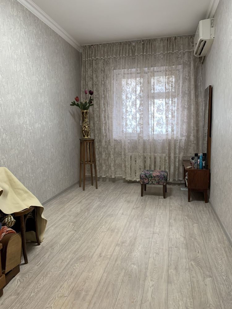 Продается на ул.Джаркурганской 3/2/2 с рем.и мебелью,2*6 балкон