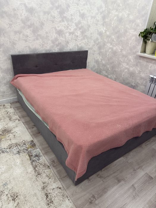 Кровать с матрасом